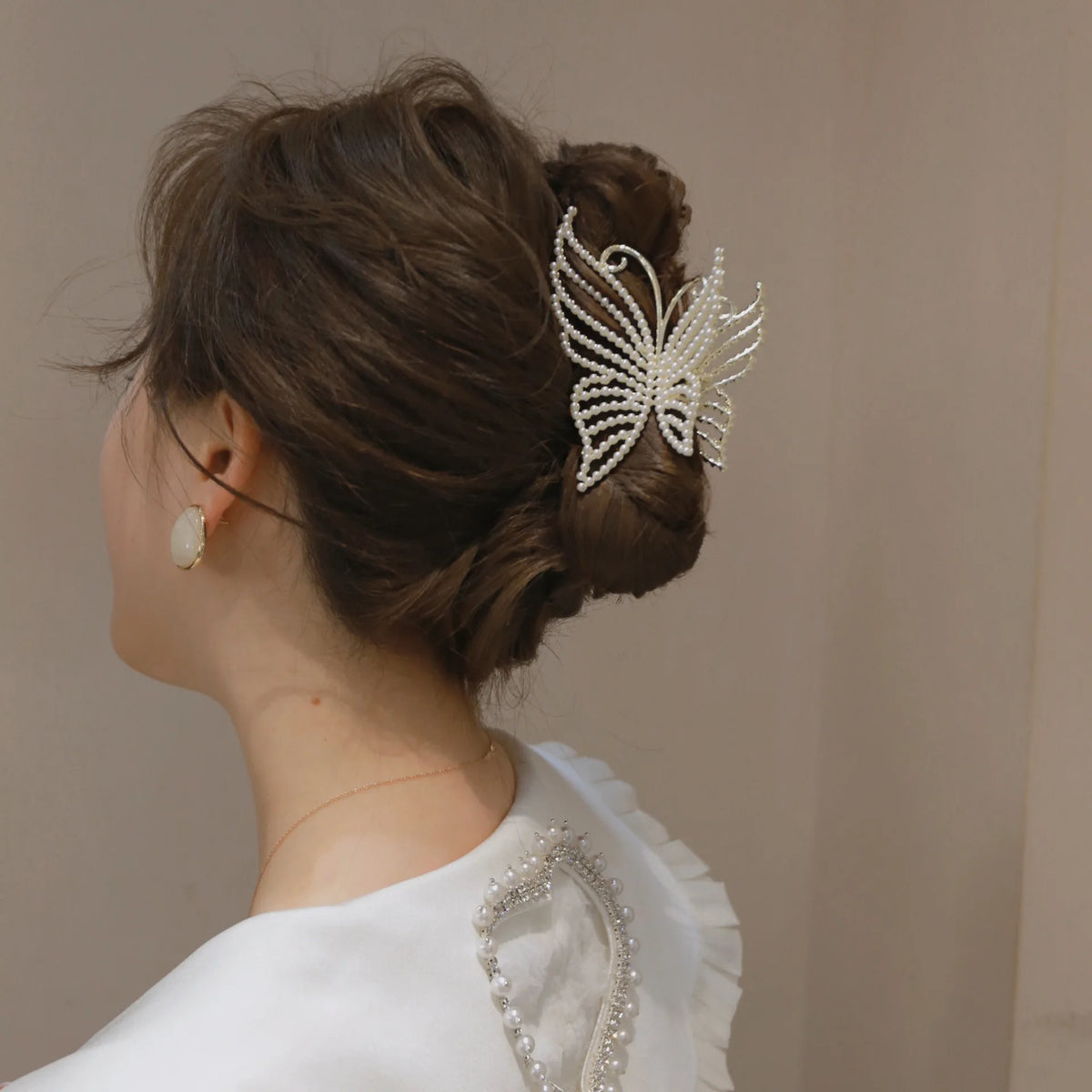 Rhinestone Butterfly Hair Claw Clip for Women – Elegant Pearl Butterfly Hair Accessory