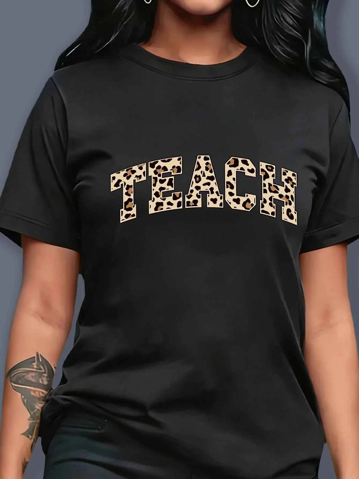 Women's leopard print t-shirt – Trendy Casual Animal Print Tee for Everyday Style