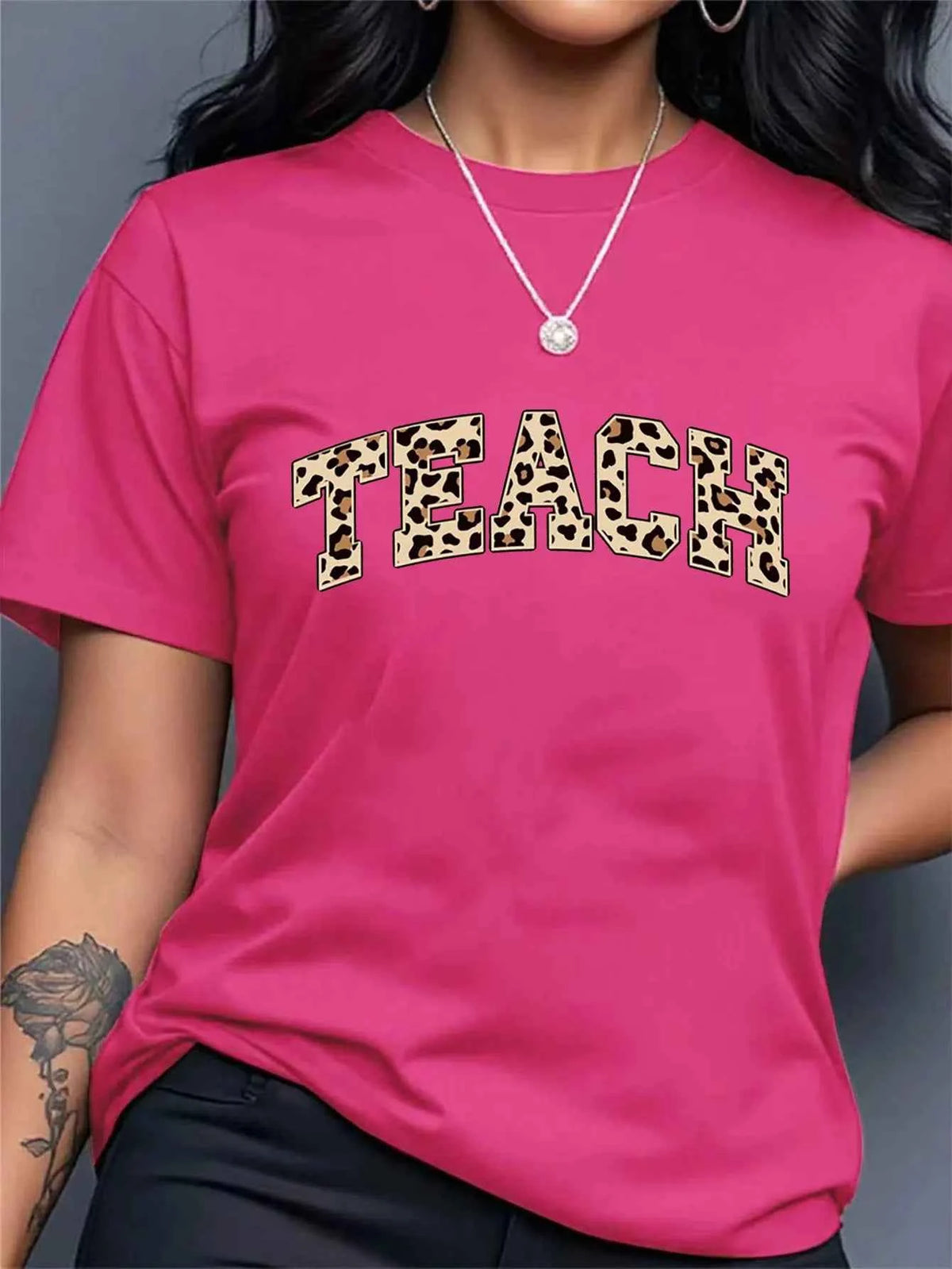 Women's leopard print t-shirt – Trendy Casual Animal Print Tee for Everyday Style